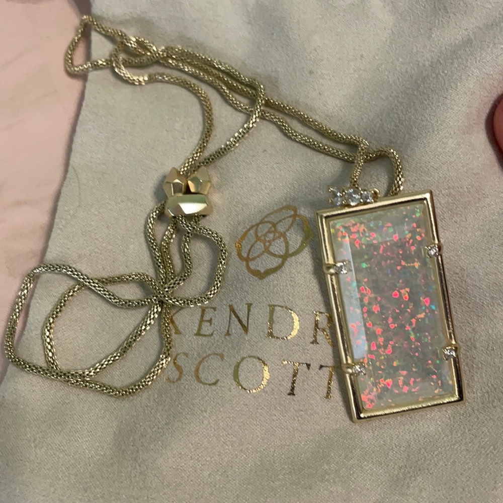 Beautiful rare Kendra necklace